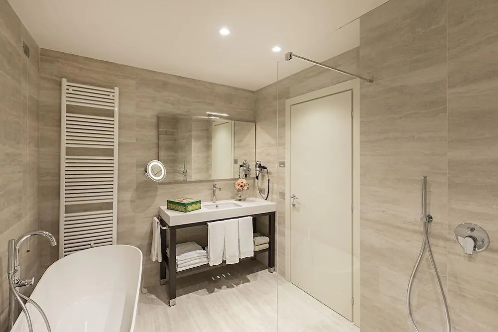 Hotel Laurin Salò 4*,  Italia