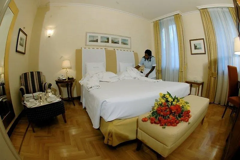 Hotel Laurin Salo 4*,  Italy